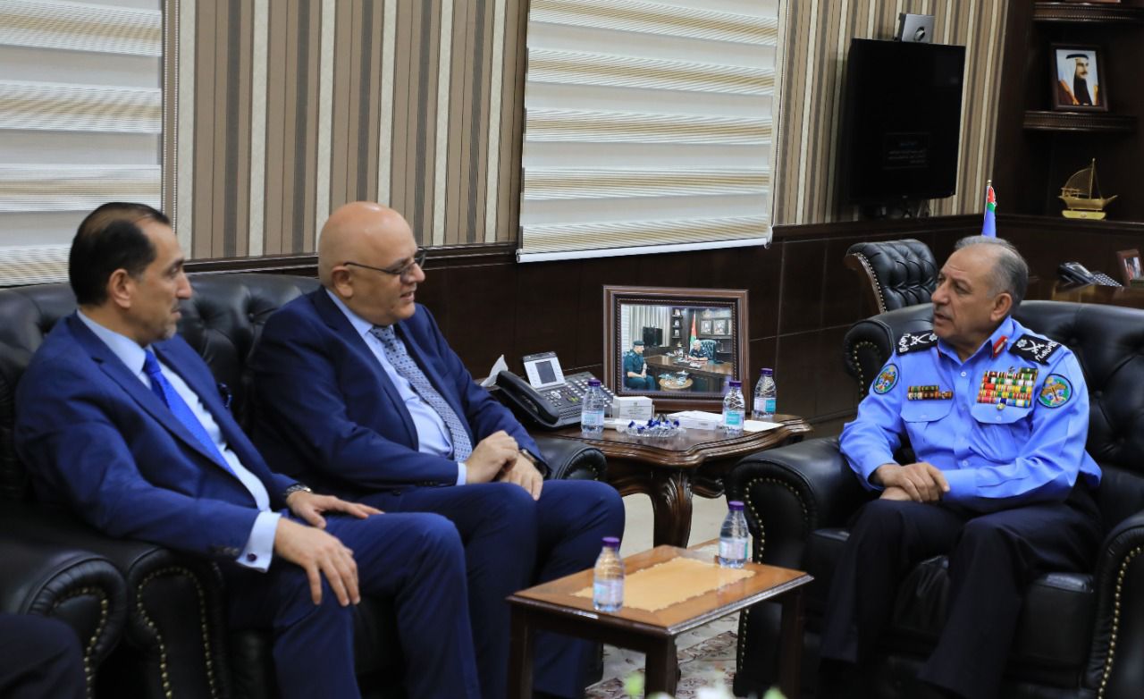 مدير الأمن العام يلتقي وزير الدولة في وزارة الداخلية الرومانية