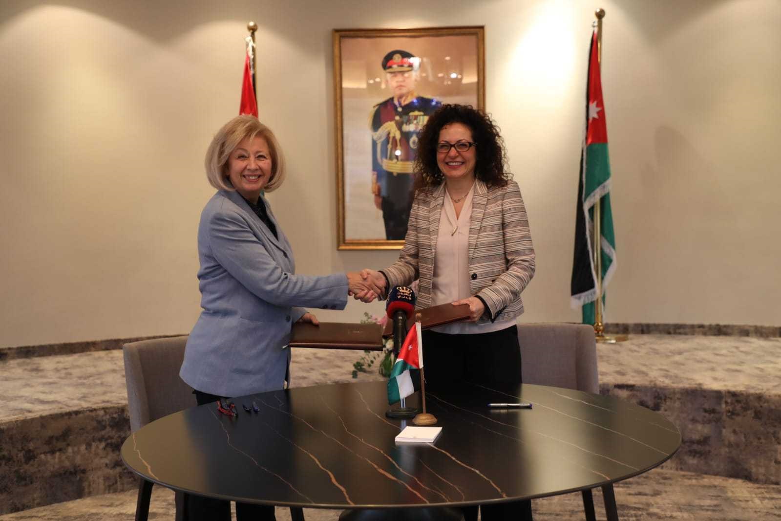 وزارة الثقافة ومؤسسة شومان توقعان اتفاقية مكتبة الأسرة الاردنية