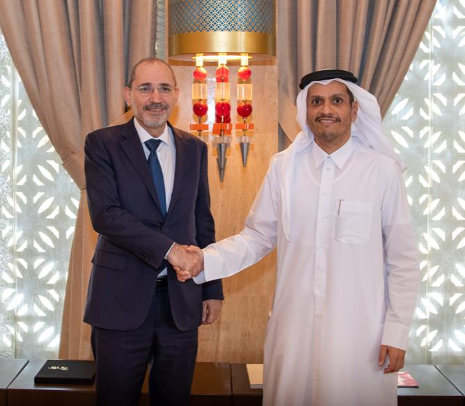 وزير الخارجية يجري مباحثات مع نظيره القطري