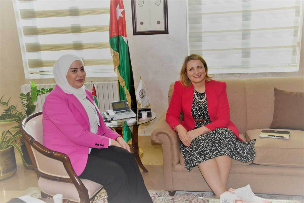 وزيرة التنمية الاجتماعية تبحث الشراكة والتعاون مع السفيرة الإيرلندية