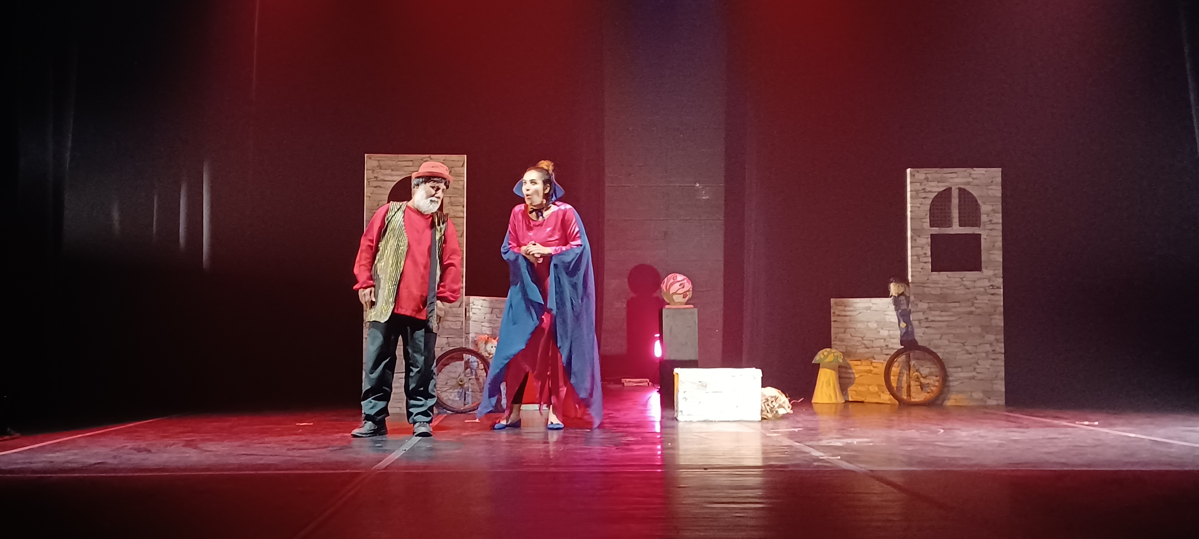 عرض مسرحية الأمنيات الذهبية بمناسبة اليوم العالمي للطفل