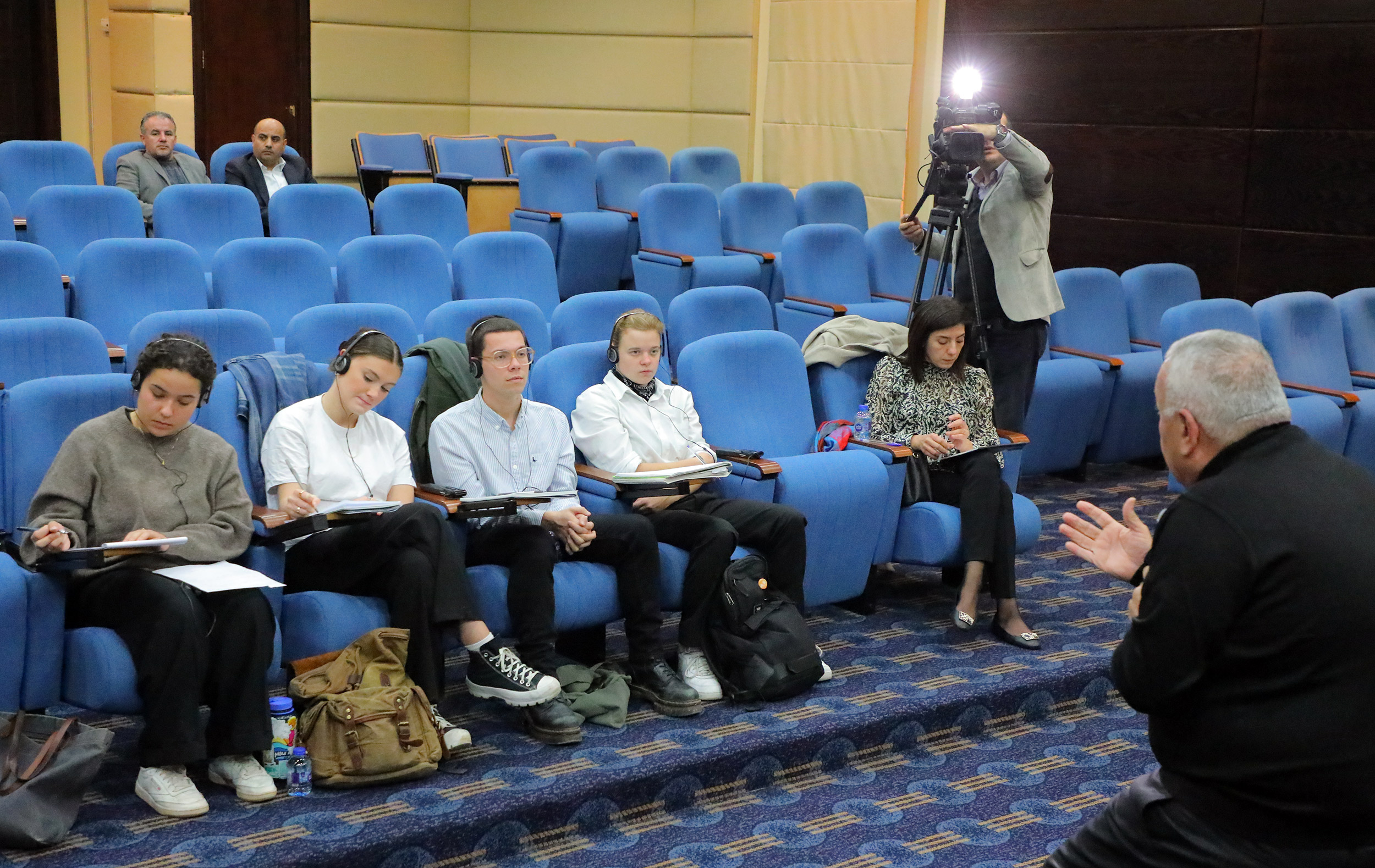 الأعيان يستضيف طلبة أميركيين يدرسون في الجامعات الأردنية