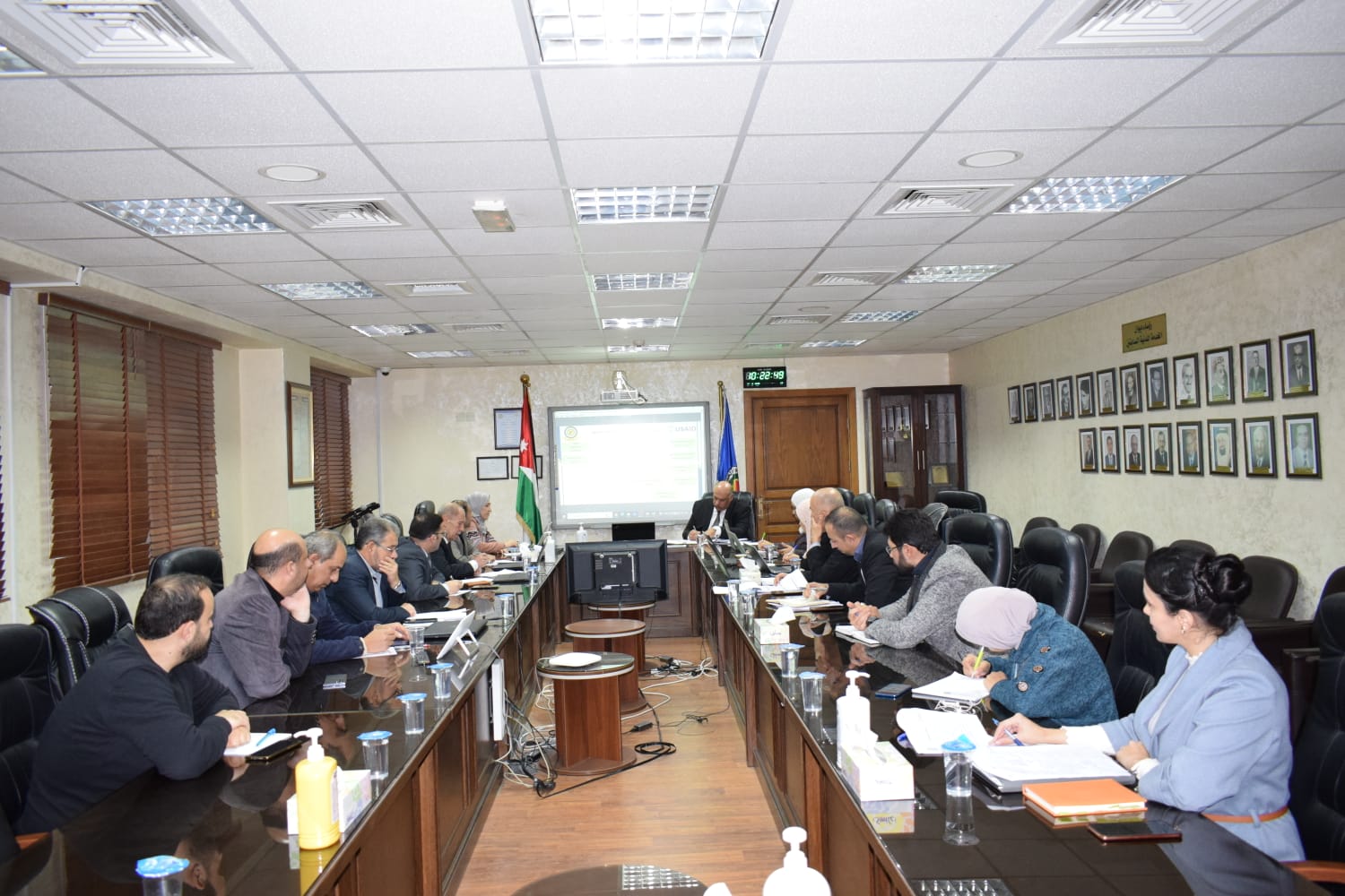 الناصر يلتقي لجنة مشروع التقييم الكمي والموضوعي للوظائف بديوان الخدمة