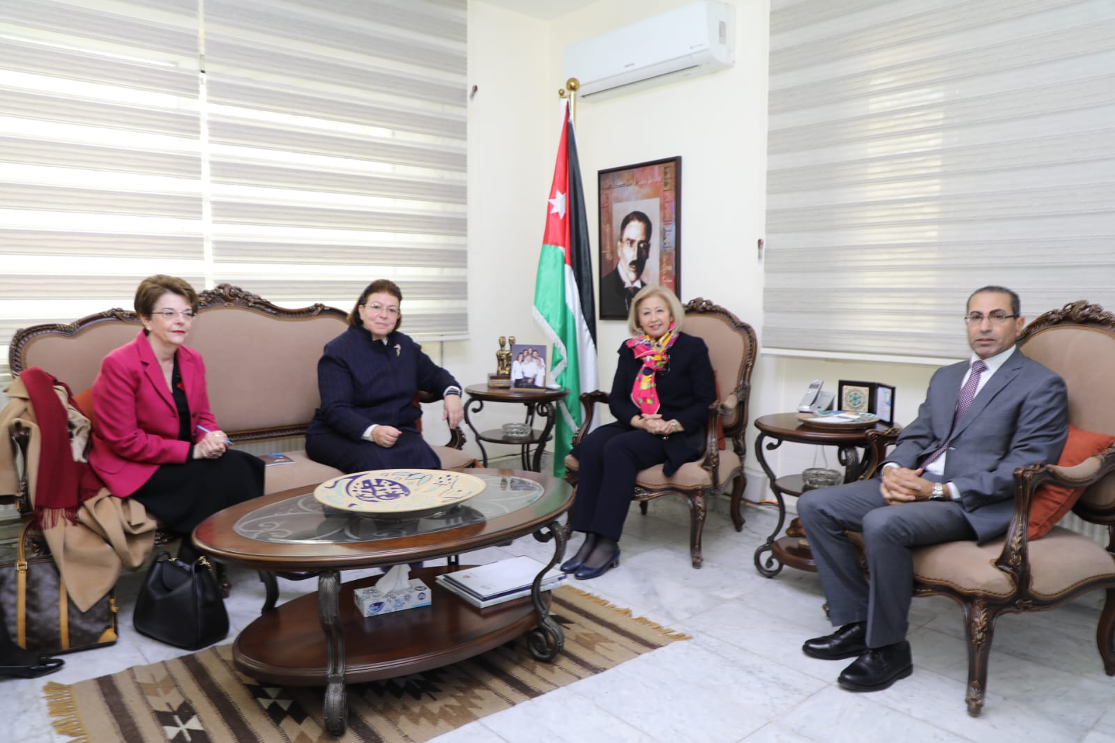 وزيرة الثقافة ونظيرتها اليونانية تبحثان سبل تعزيز التبادل والتعاون الثقافي