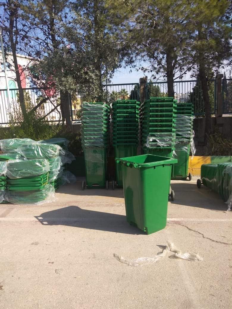 بيئة وادي الأردن توزع حاويات نفايات على المواقع السياحية