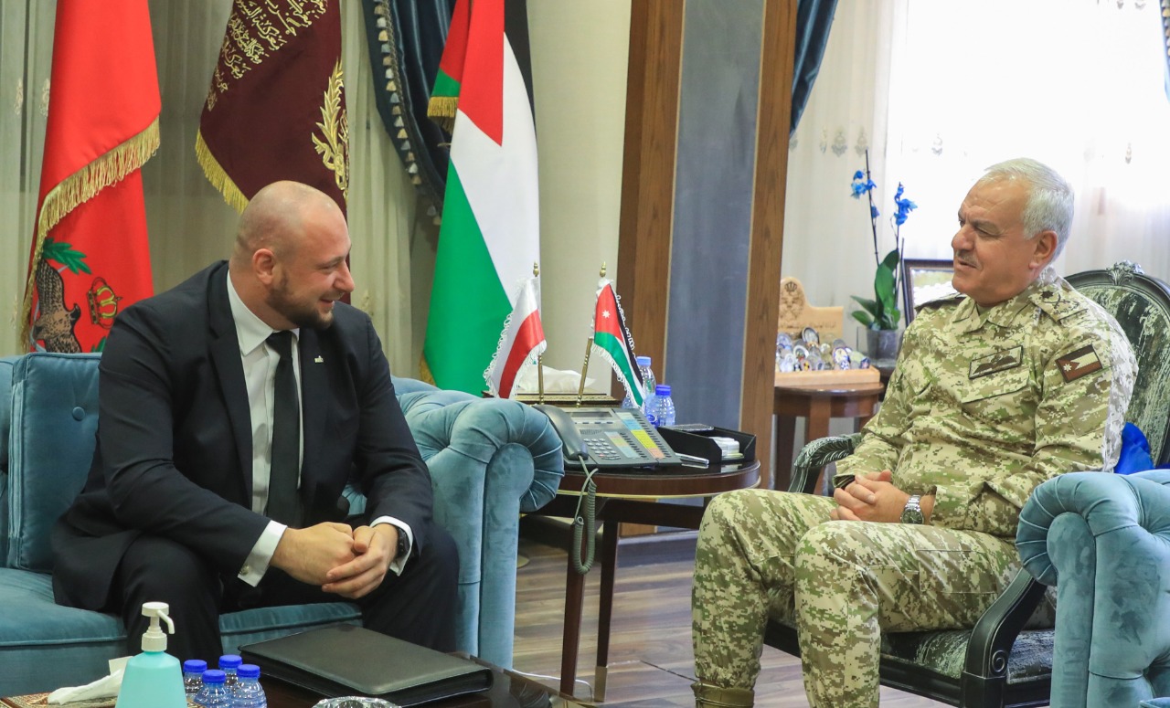 رئيس هيئة الأركان يلتقي وفداً بولندياً