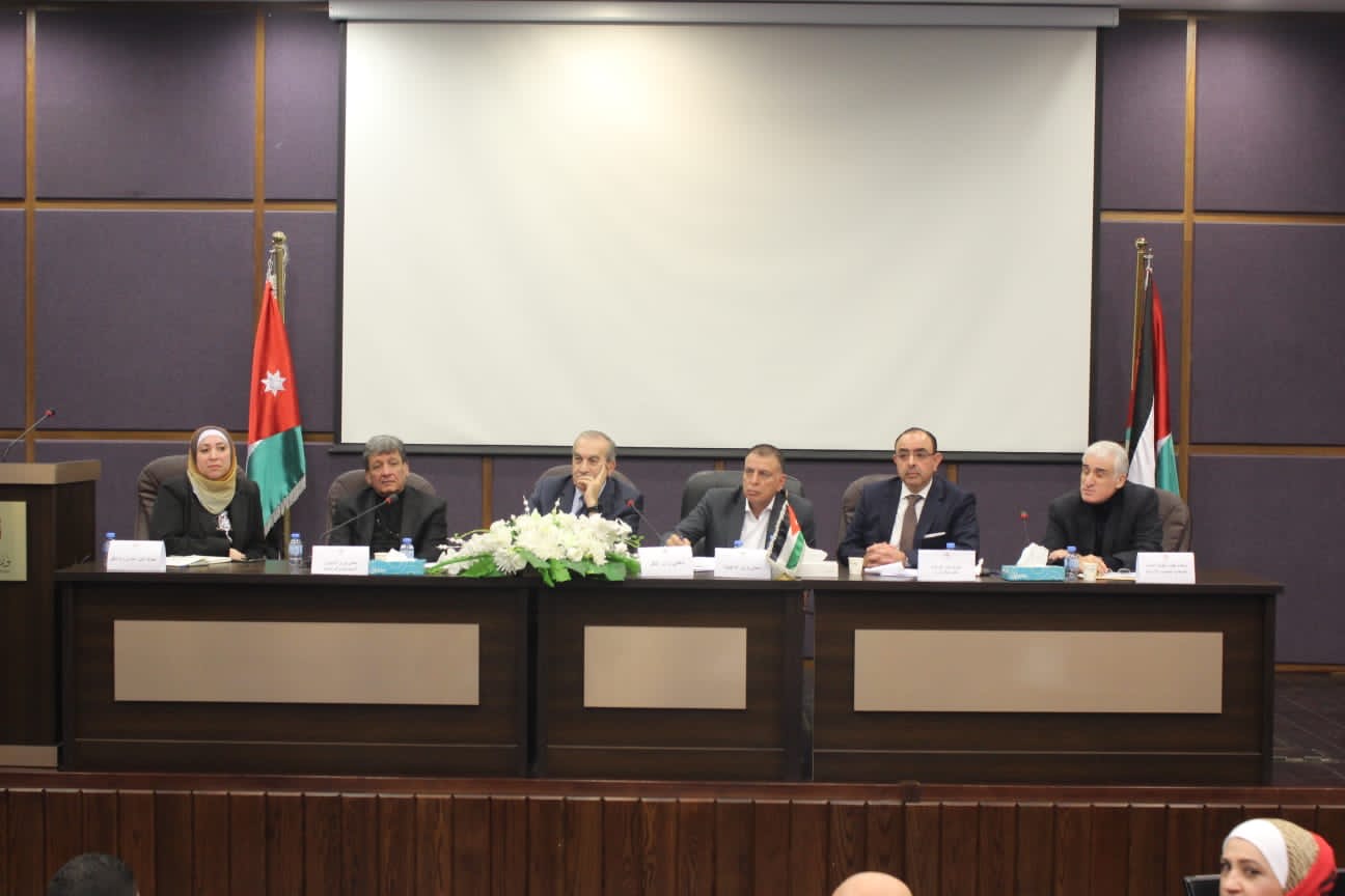 الحكومة تبحث المعيقات التي تواجه شركات ومالكي حافلات النقل العام