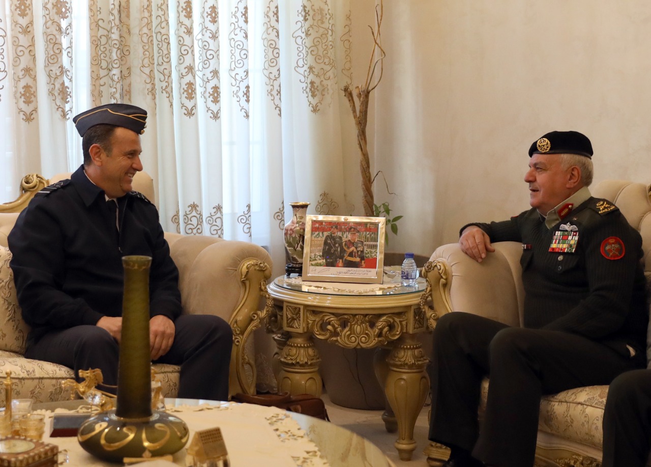 رئيس هيئة الأركان يلتقي رئيس هيئة أركان سلاح الجو اليوناني