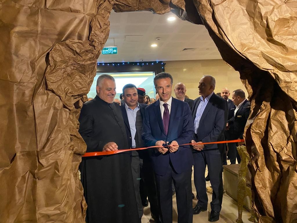 وزير السياحة يفتتح مغارة الميلاد في منطقة البحر الميت