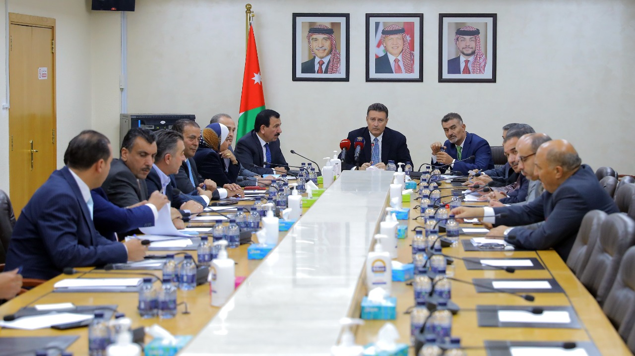 الصفدي يلتقي رؤساء اللجان النيابية