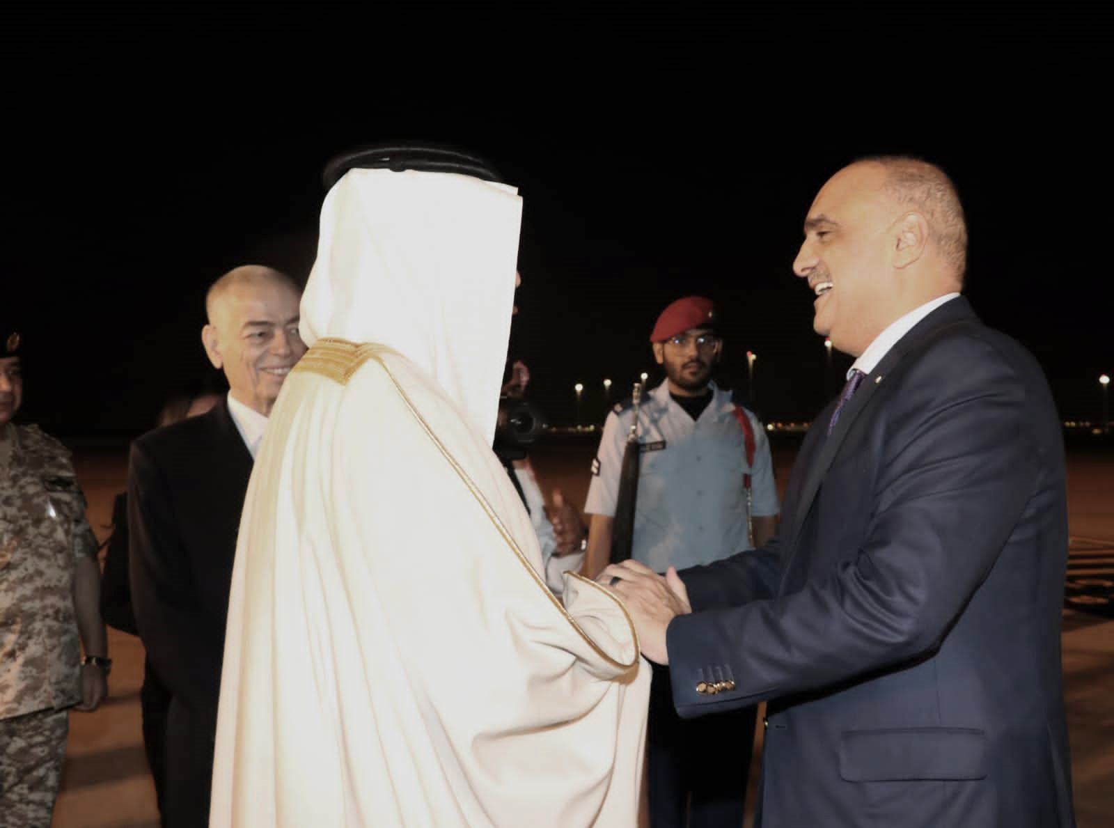 رئيس الوزراء يصل إلى الرِّياض لإجراء مباحثات لتعزيز التَّعاون الثُّنائي بين البلدين