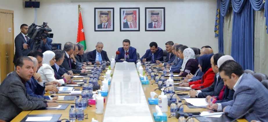 الصفدي ورؤساء الكتل واللجان النيابية يلتقون عدداً من الوزراء لبحث ملف النقل