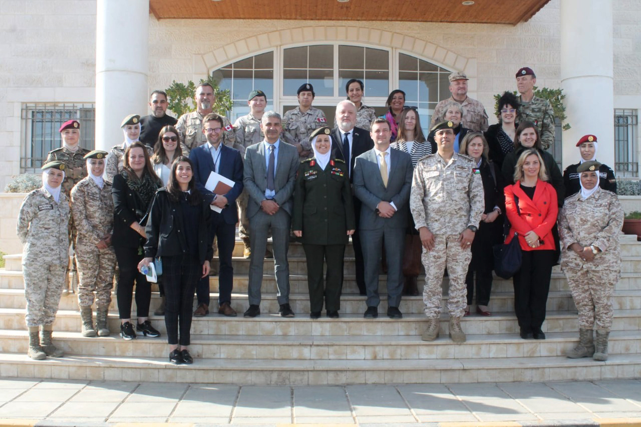 وفد من هيئة الأمم المتحدة للمرأة يزور مركز تدريب المرأة العسكرية