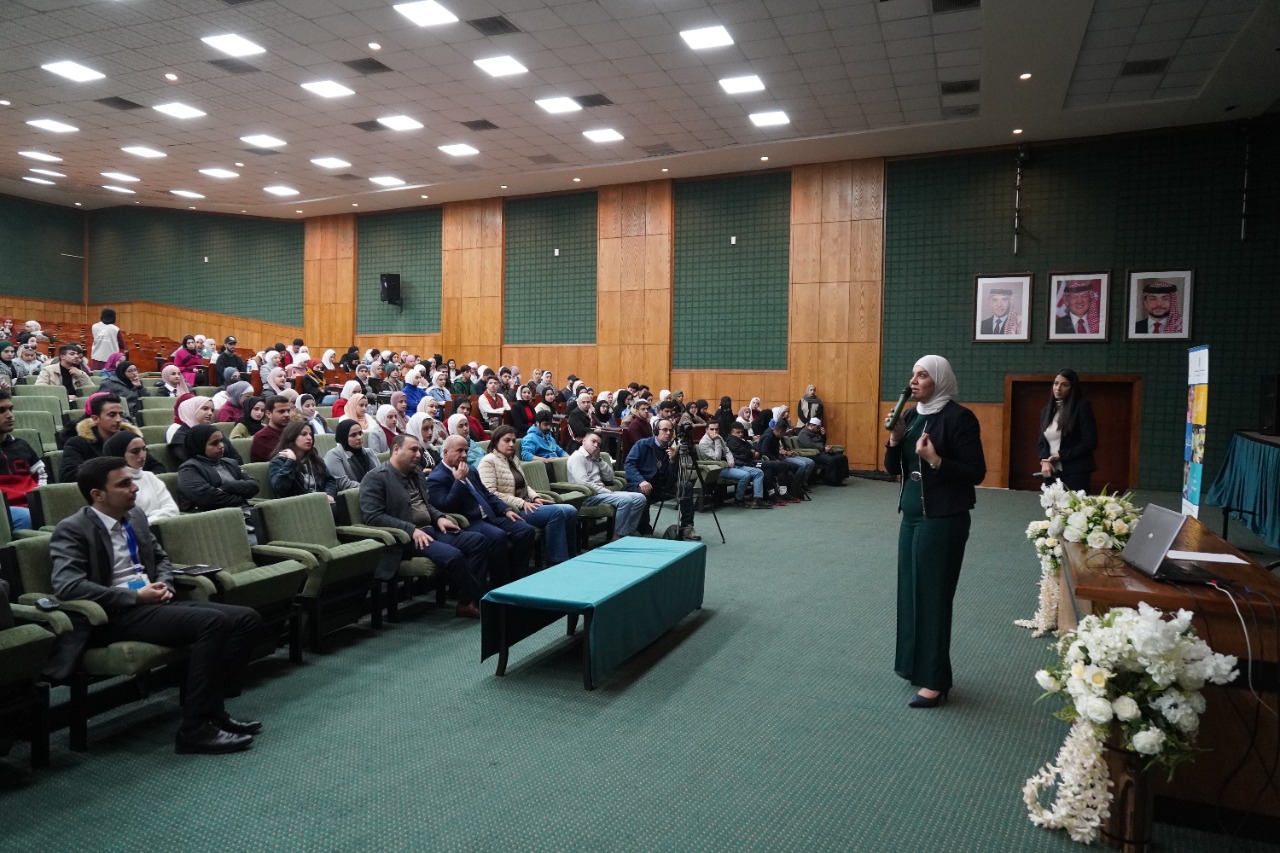 محاضرة في اليرموك حول العمل التطوعي