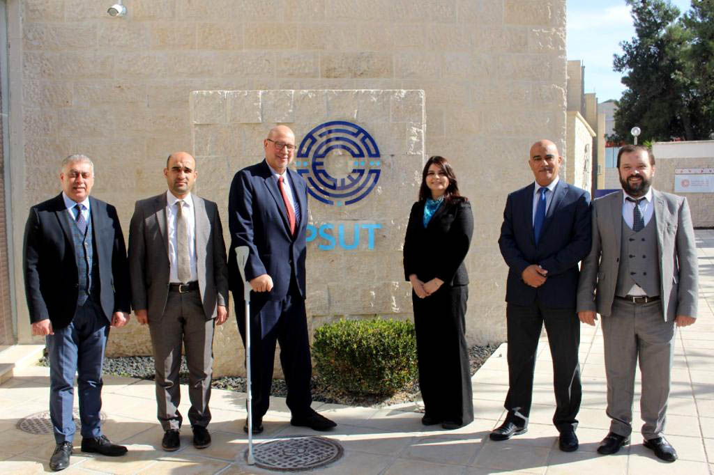 بحث التعاون بين جامعة الأميرة سمية والجامعات التشيلية