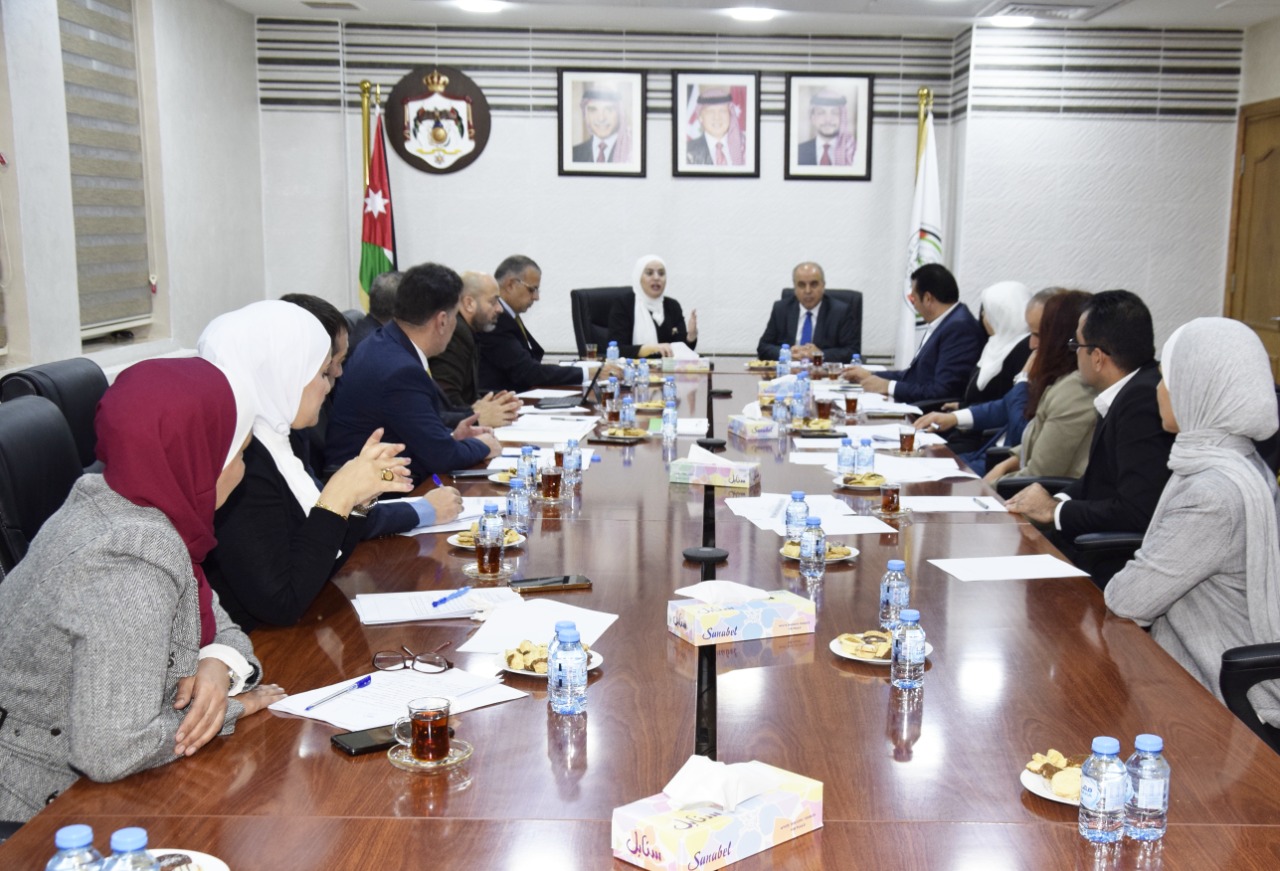 بني مصطفى ومحافظة يبحثان سبل انتقال الحضانات ومراكز المنار الى وزارة التربية