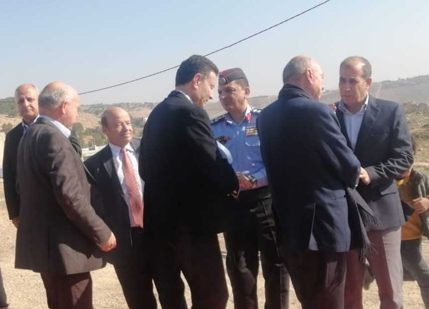 الفايز والصفدي يقدمان واجب العزاء بالشهيد الدلابيح