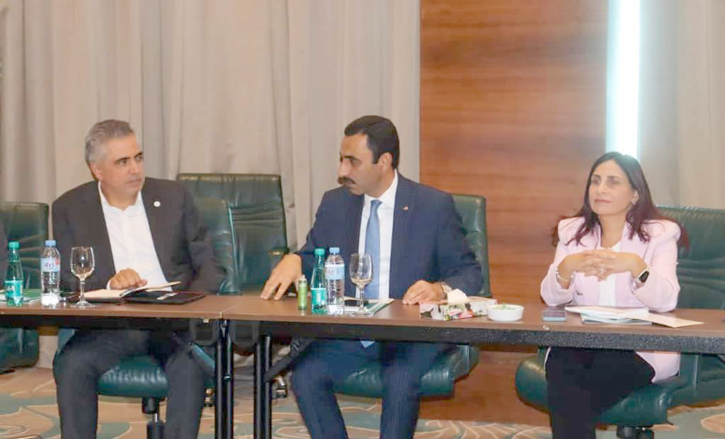 الغذاء والدواء والوكالة الجزائرية للمواد الصيدلانية يبحثان التعاون المشترك