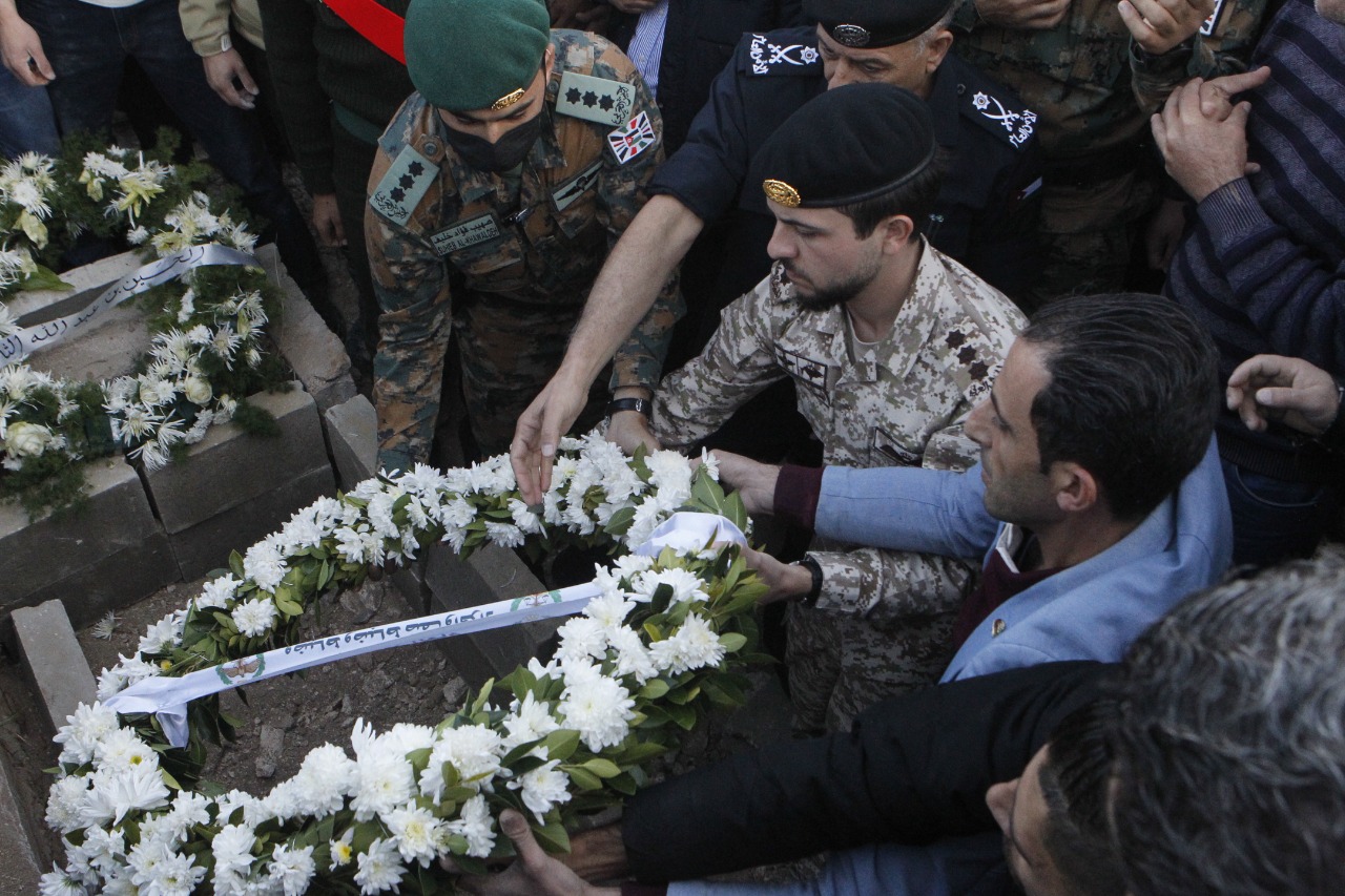 ولي العهد يشارك الأردنيين في تشييع جثمان الشهيد النقيب غيث الرحاحلة