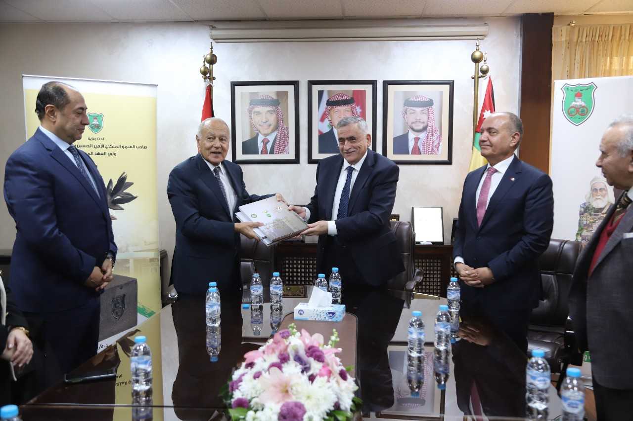 الجامعة الأردنية تحتفل بإطلاق كتب توثيقية عن الأردن