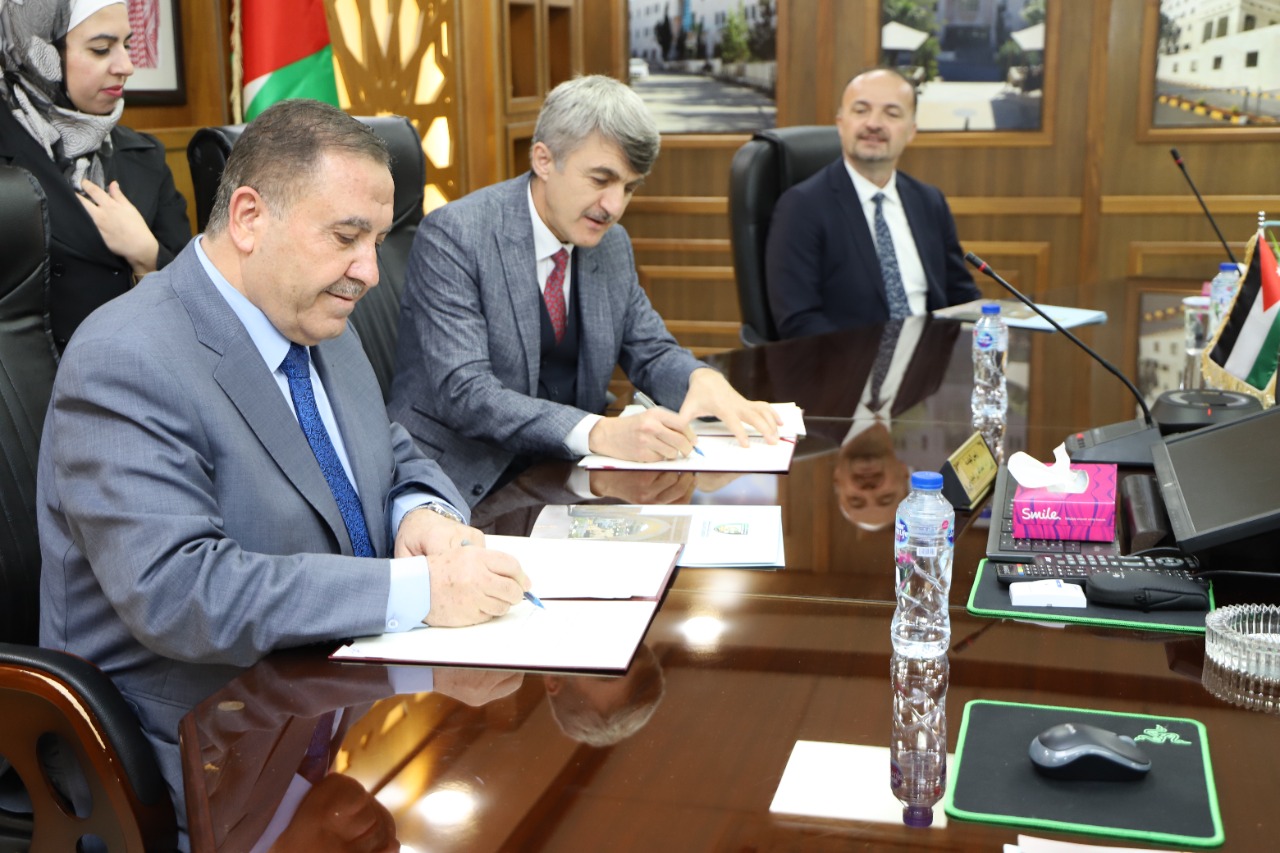 مذكرة تفاهم بين جامعتي البلقاء التطبيقية وكوتاهيا دوملوبيناز التركية