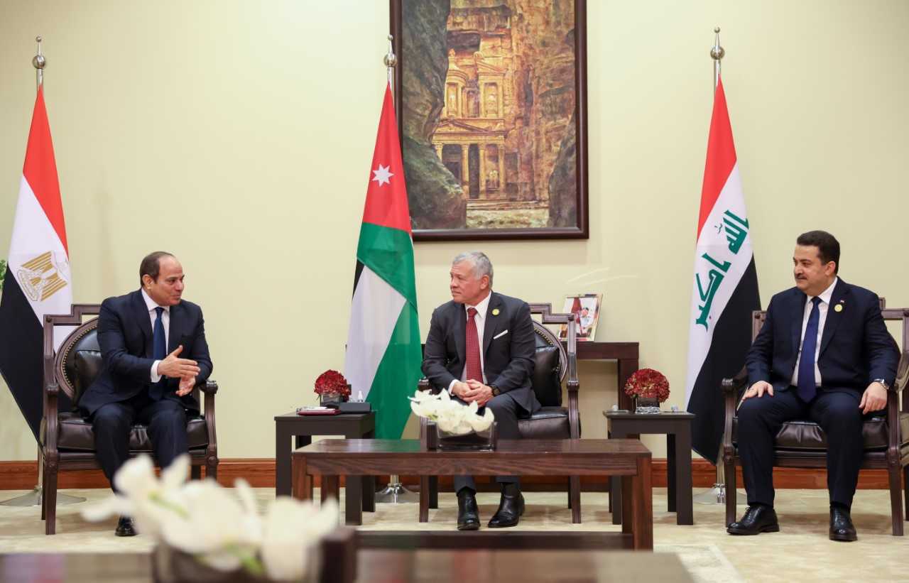 الملك والرئيس المصري ورئيس الوزراء العراقي يعقدون مباحثات ضمن آلية التعاون الثلاثي