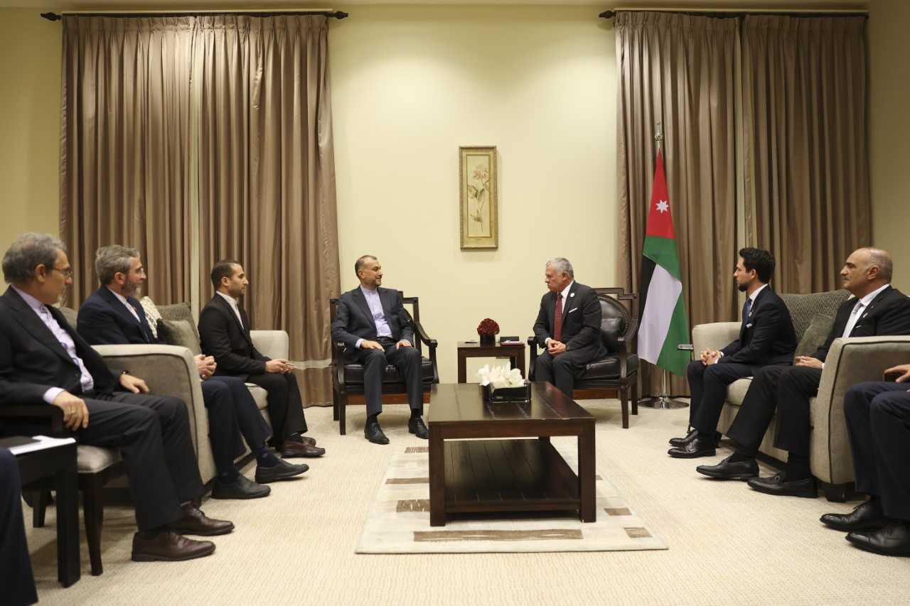 الملك يلتقي وزير الخارجية الإيراني ويتسلم رسالة خطية من الرئيس رئيسي ( موسع )