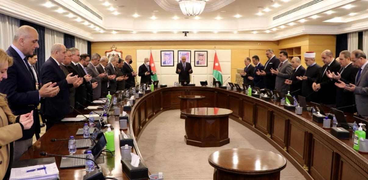 مجلس الوزراء يستهلُّ جلسته بقراءة الفاتحة على أرواح شهداء الوطن الرَّحاحلة والنّجادا والشّقارين