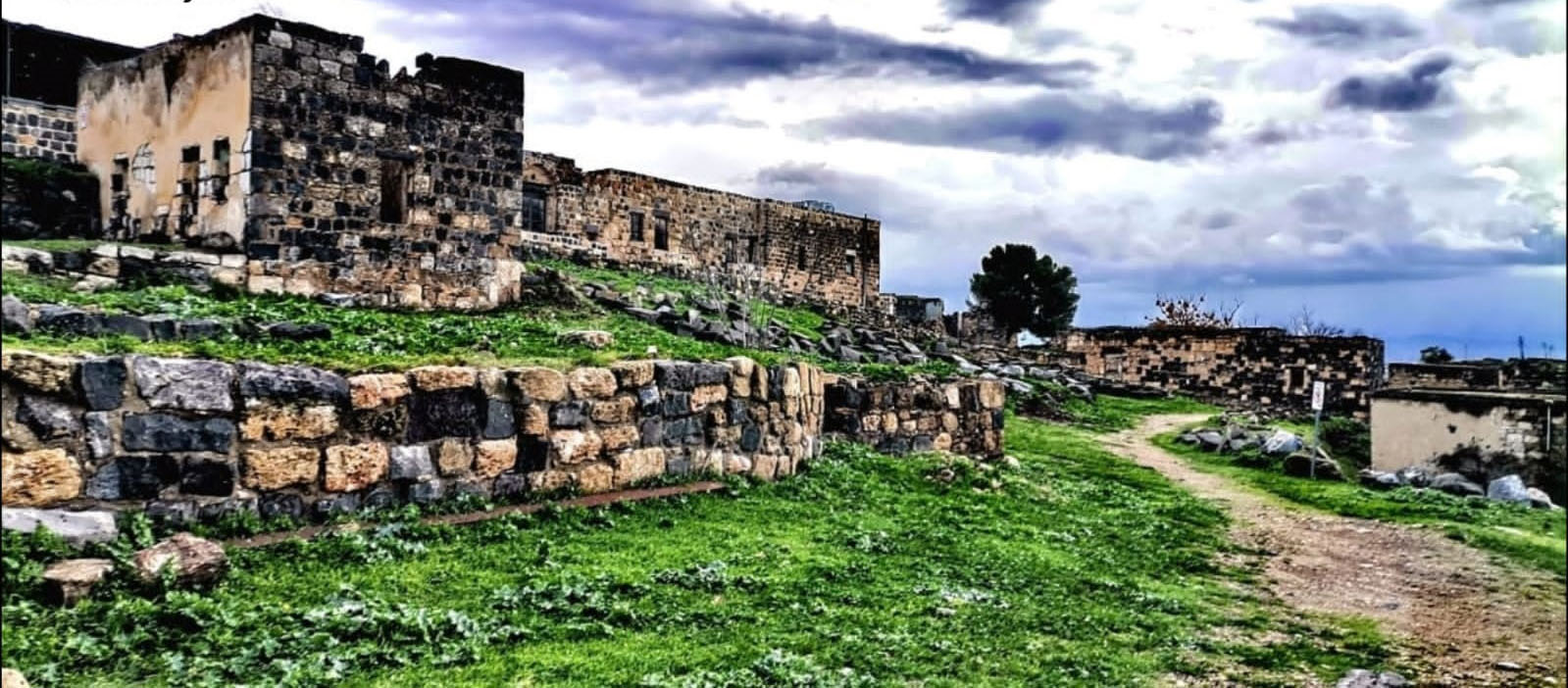 سكان ام قيس يأملون بتحسن حياتهم المعيشية بعد اعتمادها من أفضل 136 قرية سياحية بالعالم