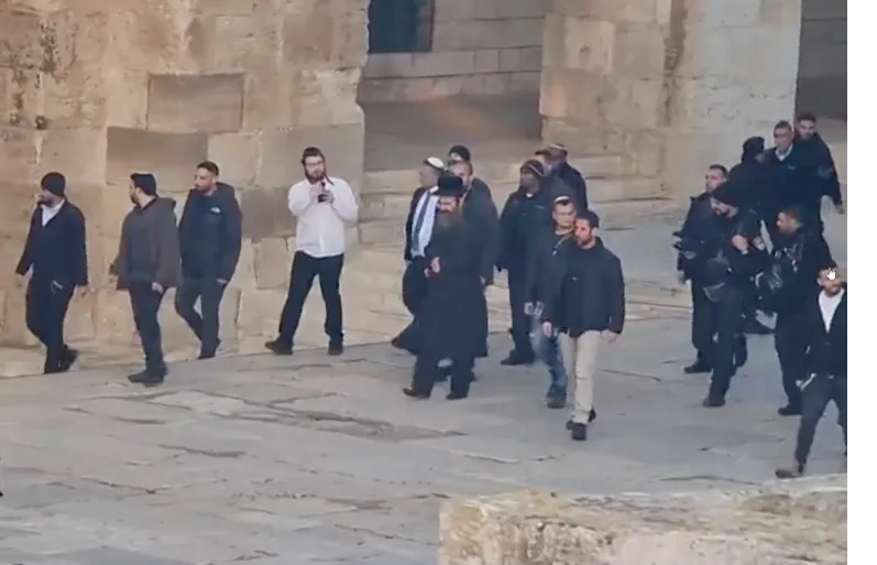 وزير الأمن القومي الإسرائيلي بن غفير يقتحم باحات الاقصى