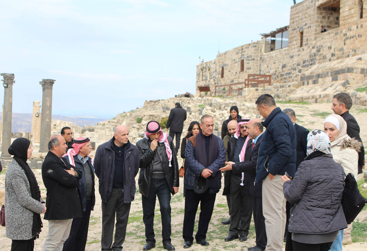 لجنة السياحة والتراث في مجلس الاعيان تزور أم قيس الأثرية