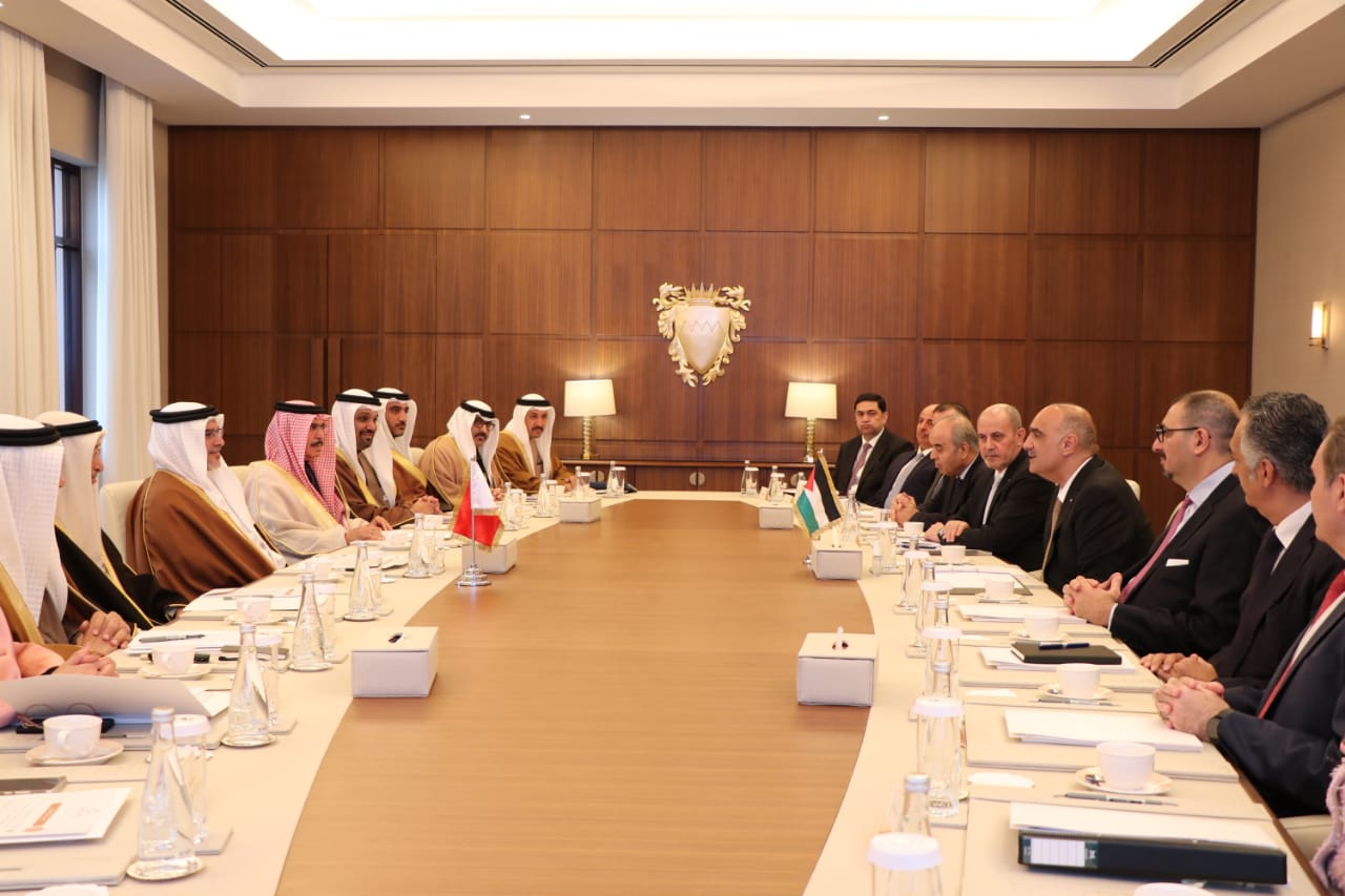 الخصاونة وولي عهد البحرين يترأسان اجتماعات اللجنة العليا المشتركة وتوقيع 7 اتفاقيات بين البلدين