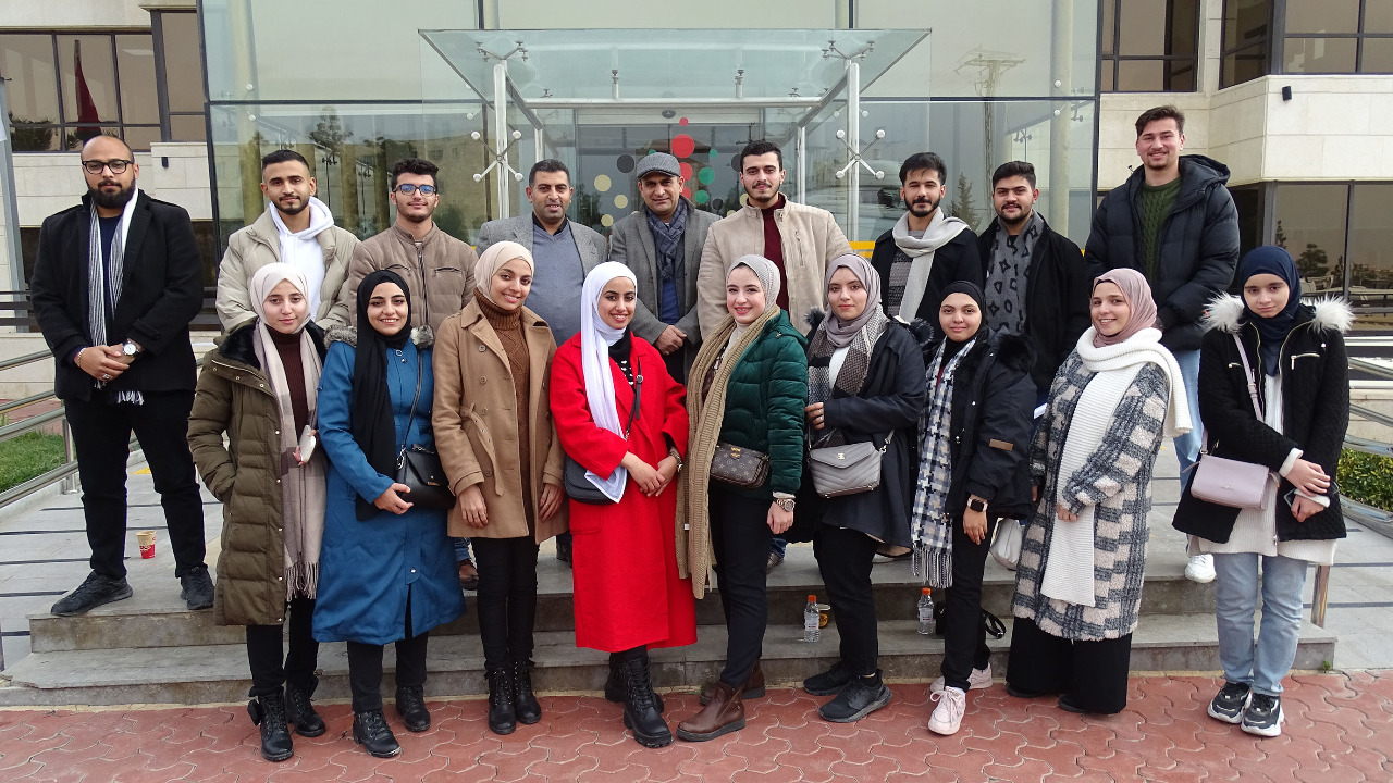 تنظيم الاتصالات تستضيف وفدًا طلابيًا من البلقاء التطبيقية