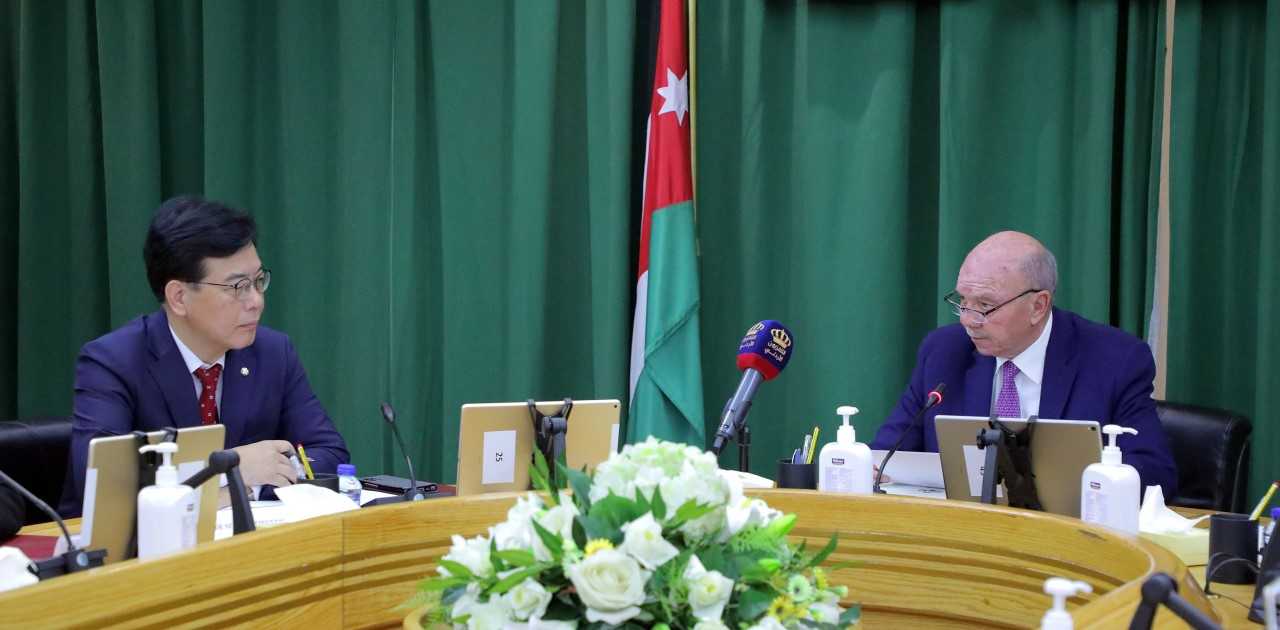 الفايز يلتقي وفدا برلمانيا من كوريا الجنوبية