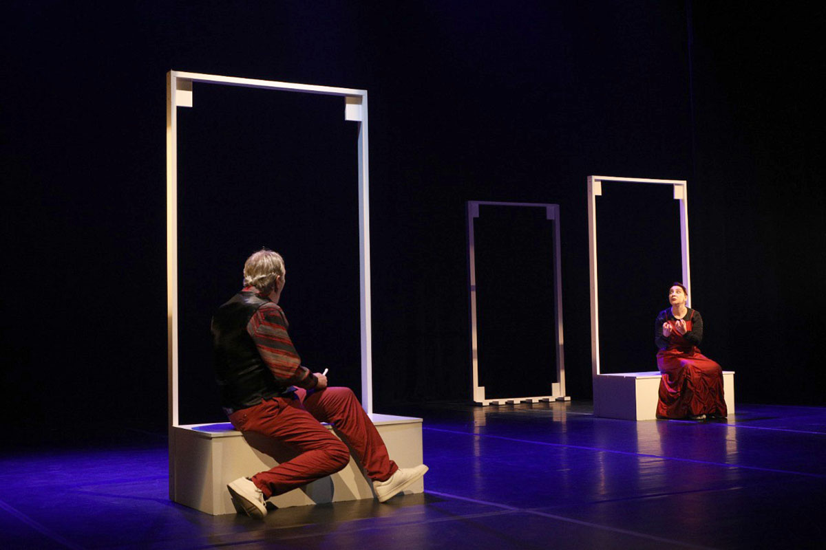 عرض أول لمسرحية فريمولوجيا للمخرج الحاكم مسعود