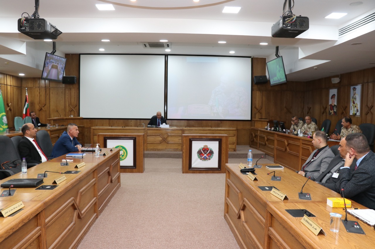 رئيس ديوان الخدمة يحاضر في كلية الدفاع الوطني