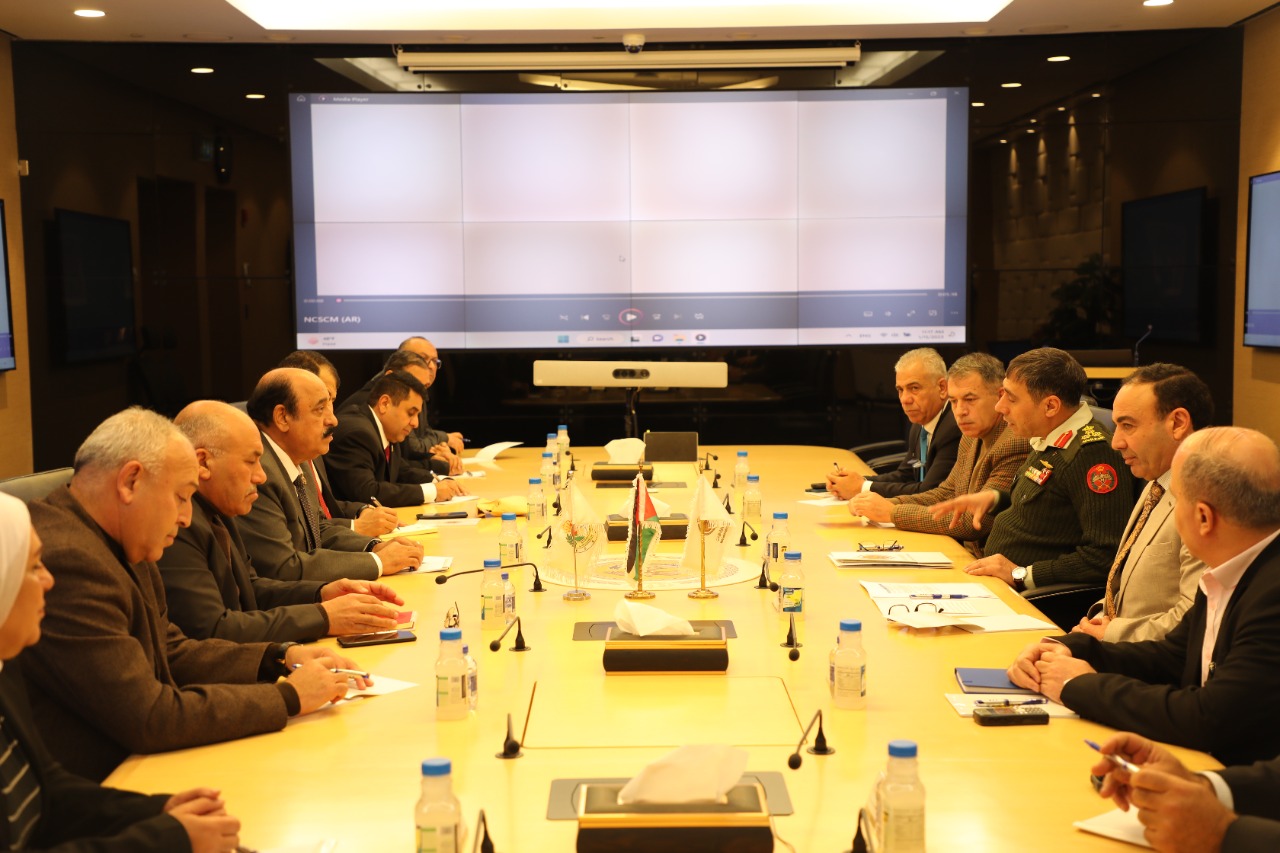 وفد من "المتقاعدين العسكريين" يزور "الوطني للأمن وإدارة الأزمات"