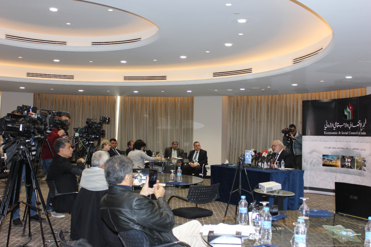الاقتصادي والاجتماعي يؤيد إلغاء ودمج عدد من الوزارات باستثناء العمل