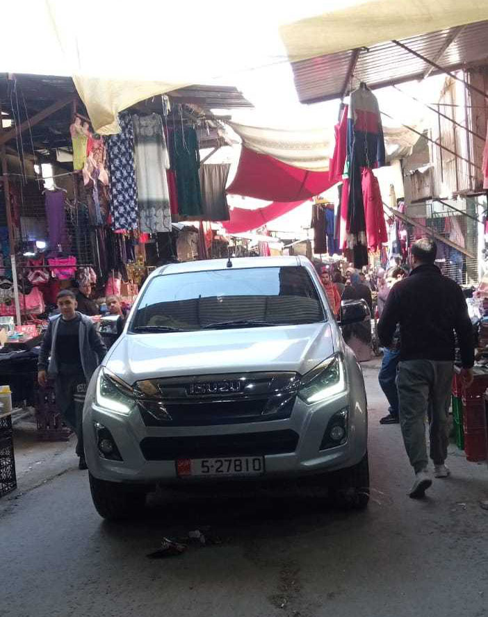 الرصيفة: حملة لإزالة البسطات المخالفة بمخيم حطين