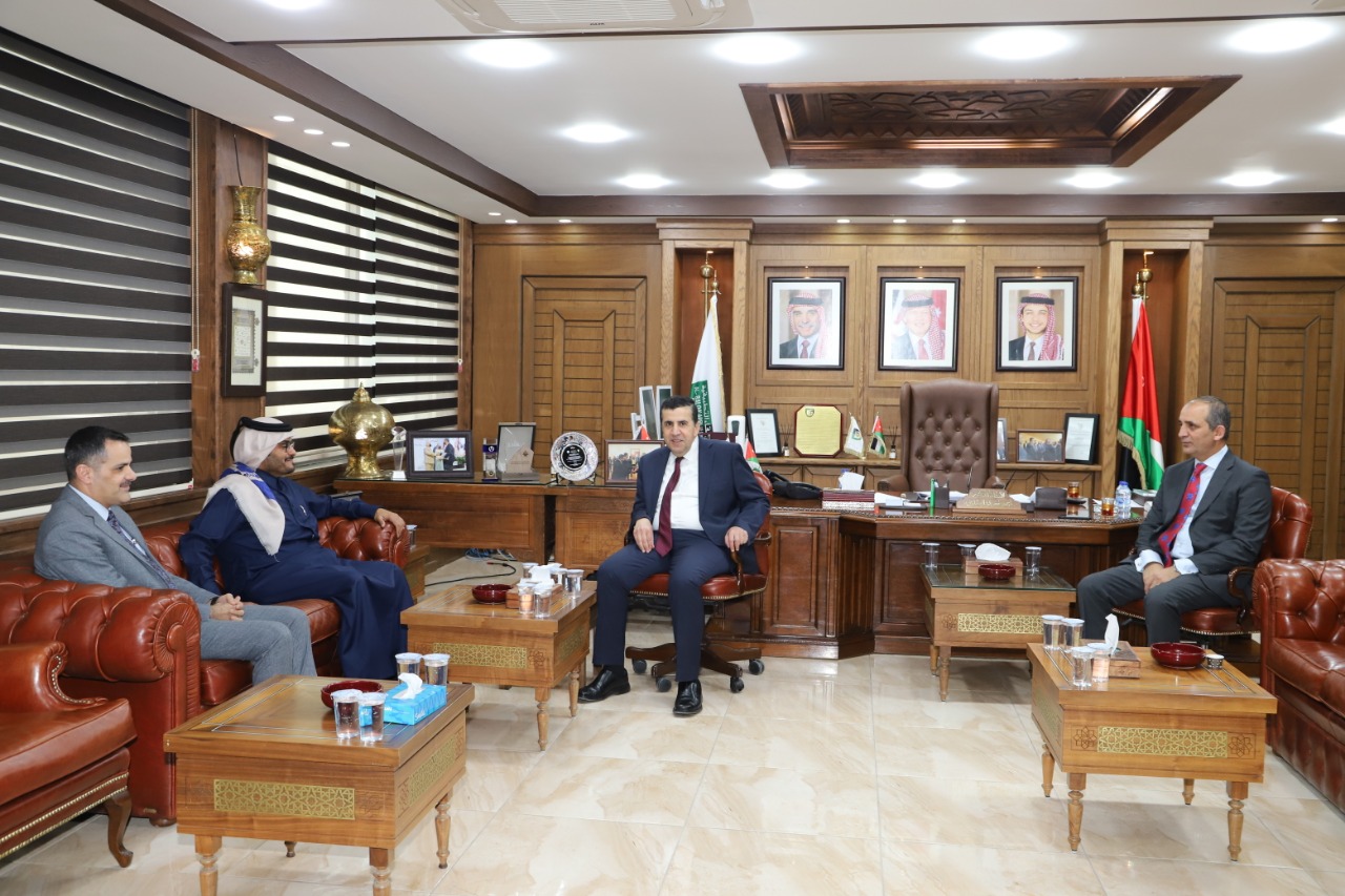 بحث التعاون بين البلقاء التطبيقية والجامعات القطرية