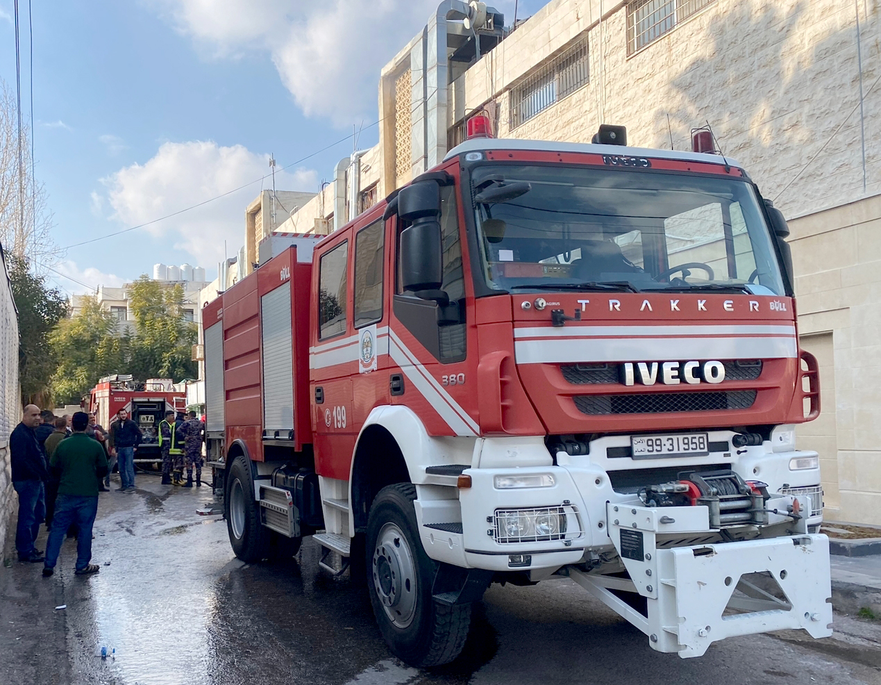 الدفاع المدني يخمد حريقا بمطعم بمنطقة عبدون