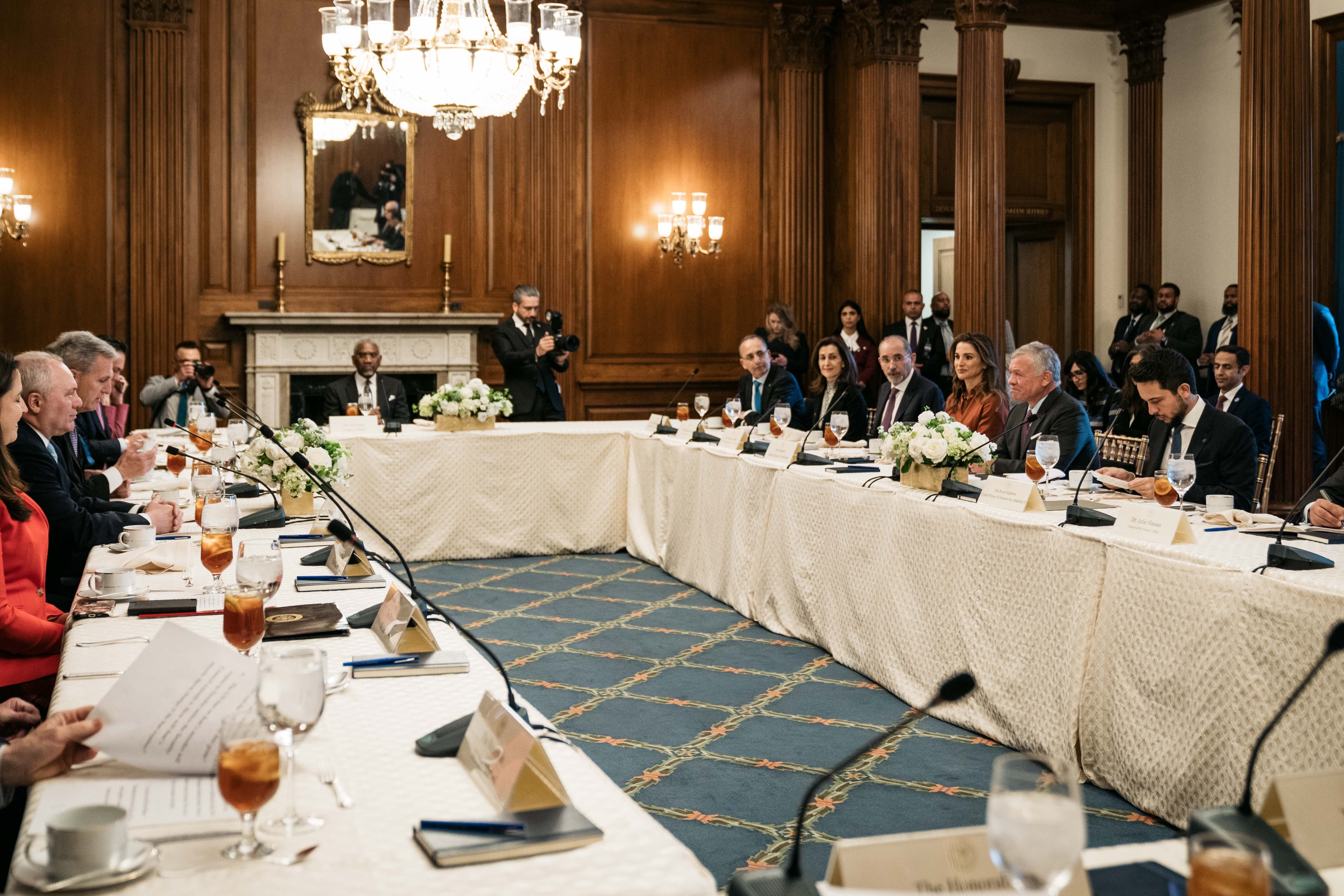 الملك يلتقي رئيس مجلس النواب الأميركي وقيادات المجلس