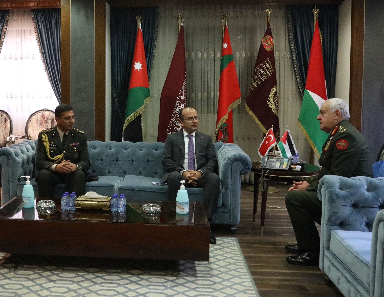 رئيس هيئة الأركان يستقبل السفير التركي