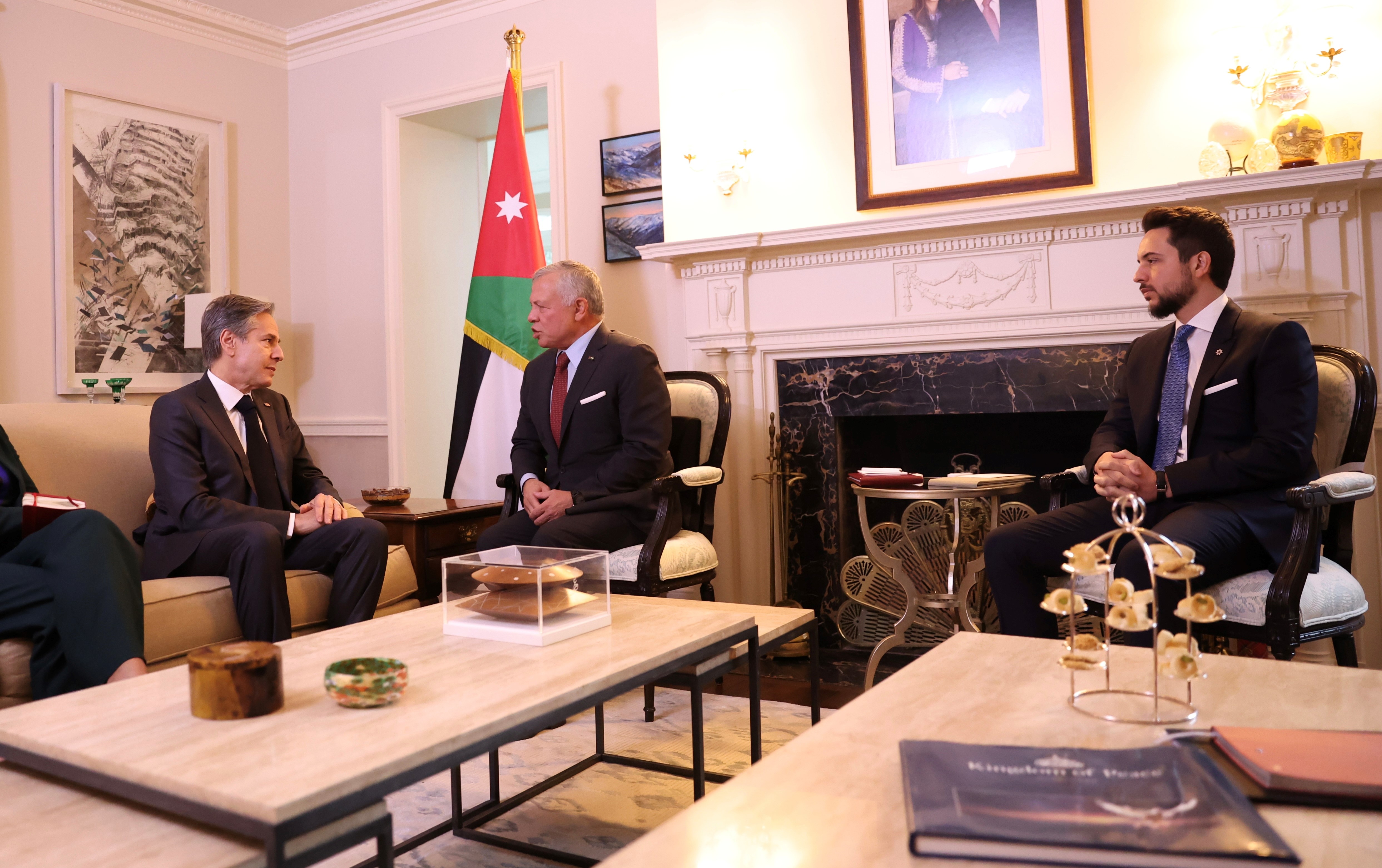 الملك يجتمع بوزير الخارجية الأمريكي