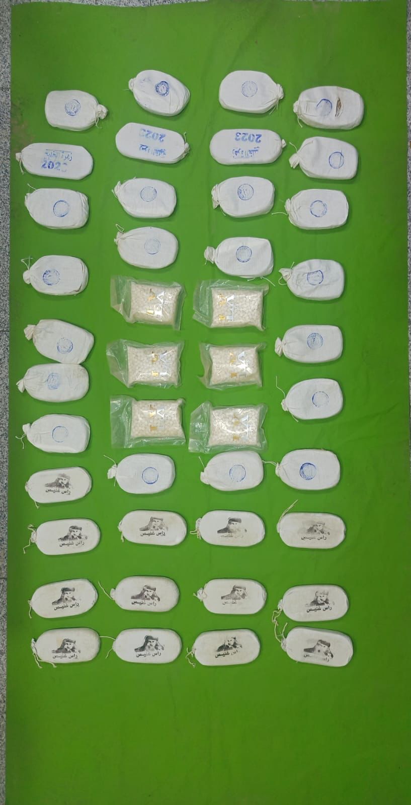 ضبط ستة مروجين للمخدرات في ثلاث قضايا نوعية