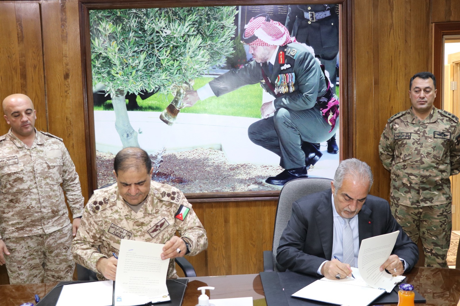 مذكرة تفاهم بين كلية الدفاع وجامعة عمان الأهلية