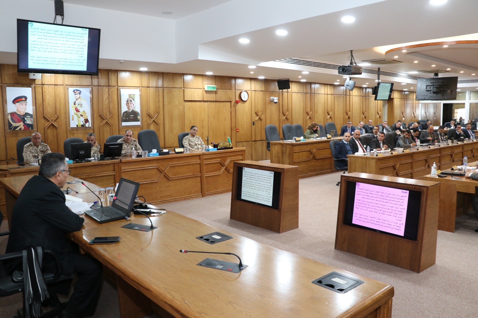 أمين عام المياه والري يحاضر بكلية الدفاع الوطني