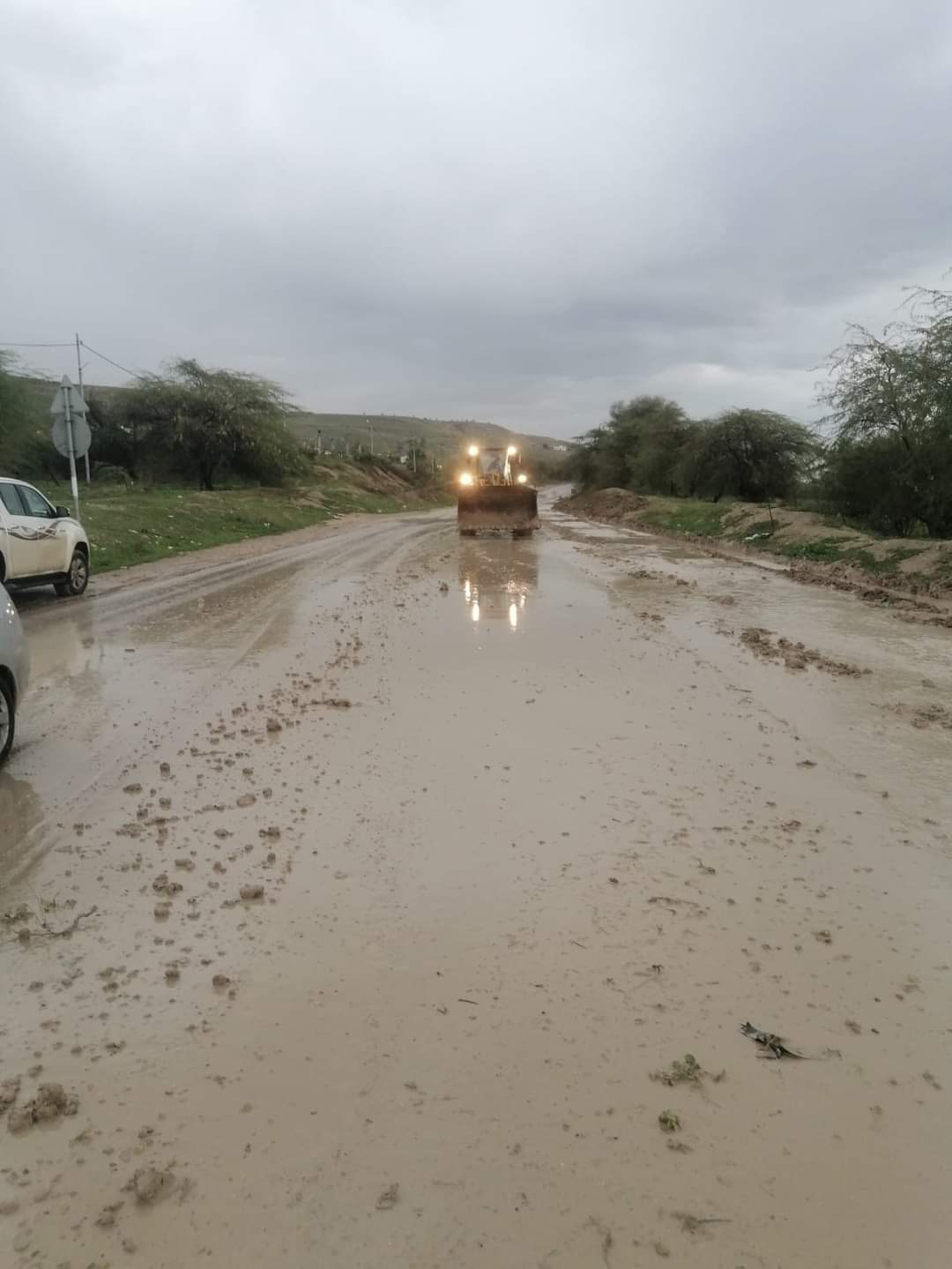 الأغوار الشمالية: مواصلة فتح عبارات تصريف الأمطار وازالة الأتربة من الطرق