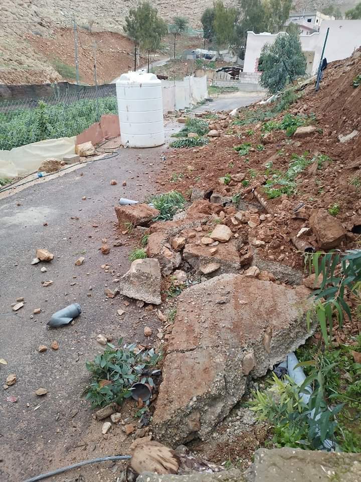 محافظ البلقاء: التعامل مع حوادث انهيارات للاتربة في دير علا