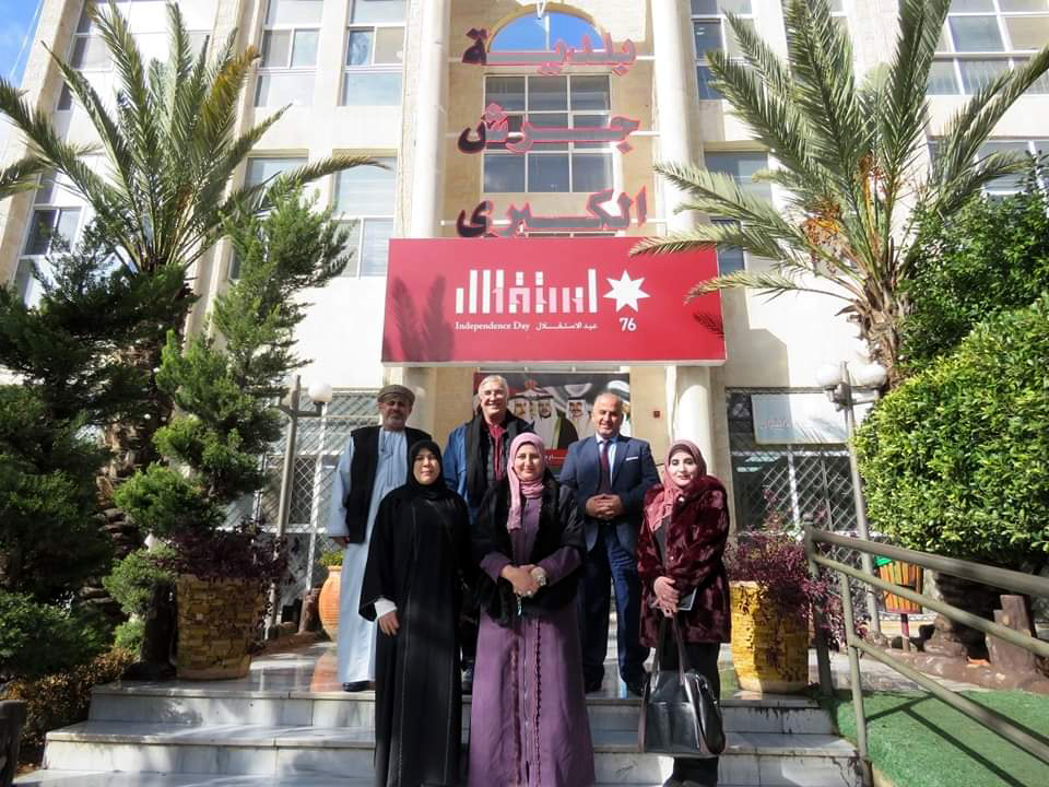 وفد عماني يزور بلدية جرش الكبرى